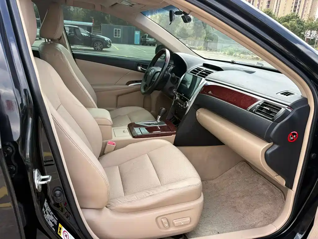 Toyota Camry — миниатюра 8