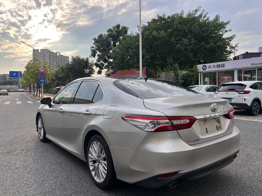 Toyota Camry — миниатюра 4