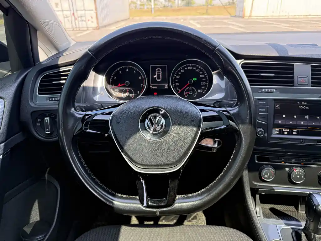 Volkswagen Golf — миниатюра 6