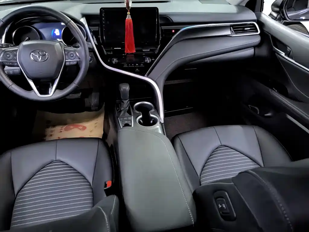 Toyota Camry 2022 2.0S