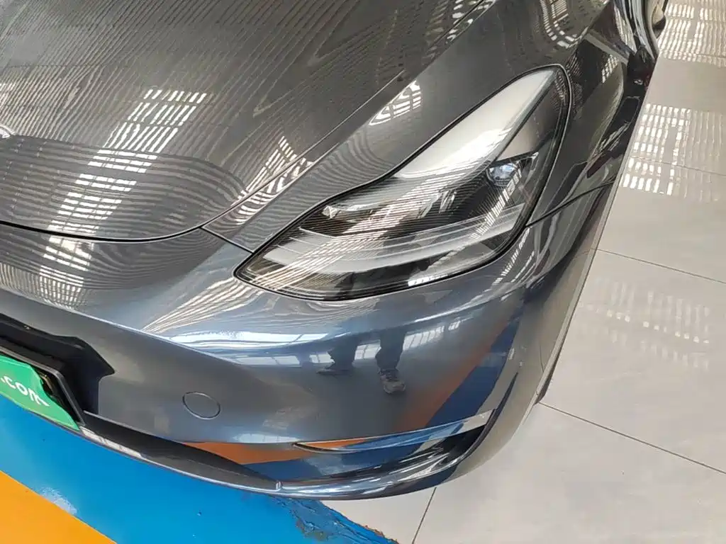 Tesla Model Y — миниатюра 24
