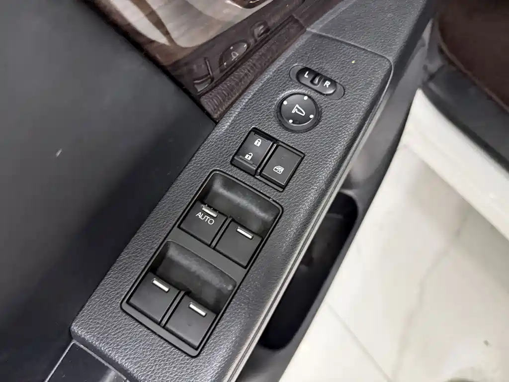 Honda Elysion — миниатюра 9