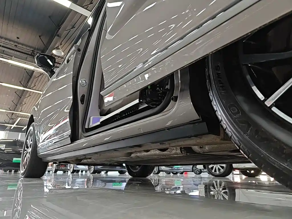 Roewe iMAX8 New Energy — миниатюра 22