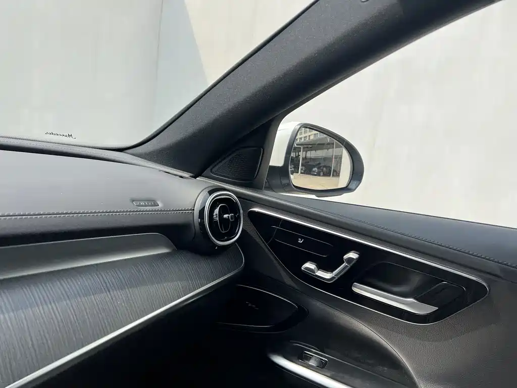 Mercedes-Benz C-Class — миниатюра 13