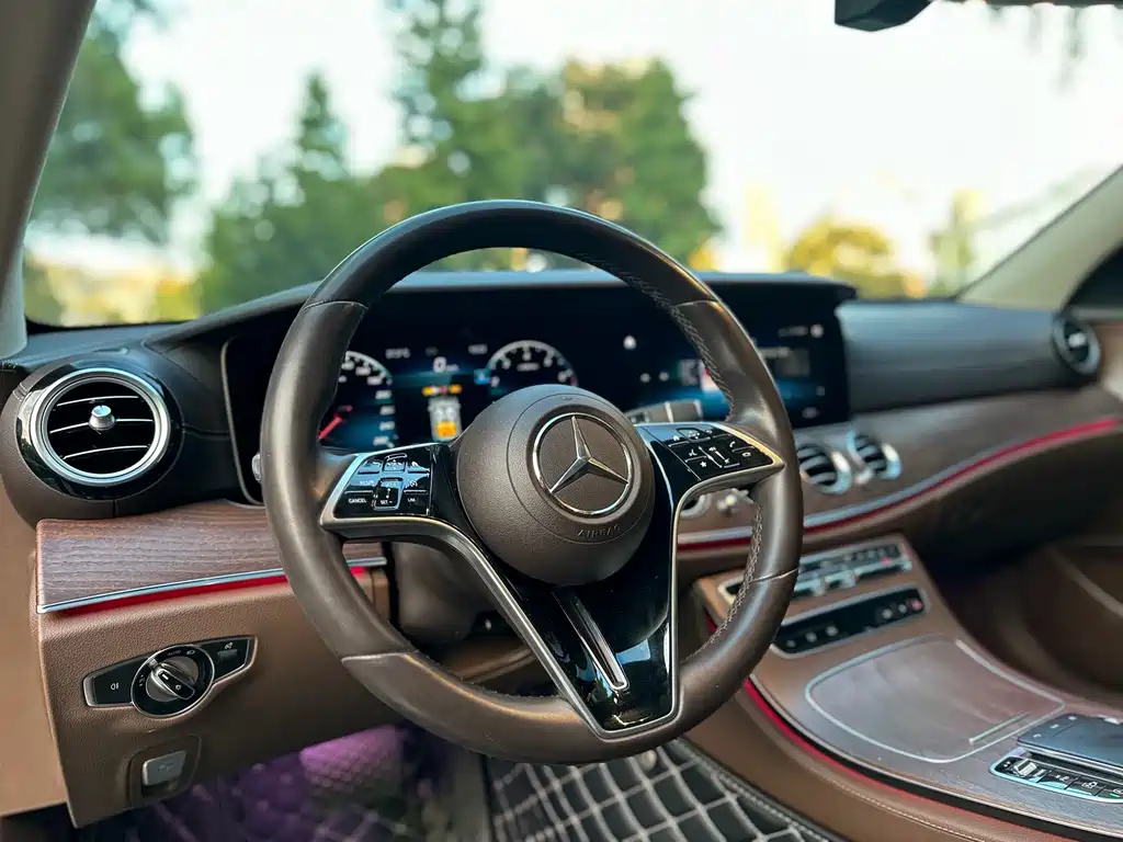 Mercedes-Benz E-Class — миниатюра 7