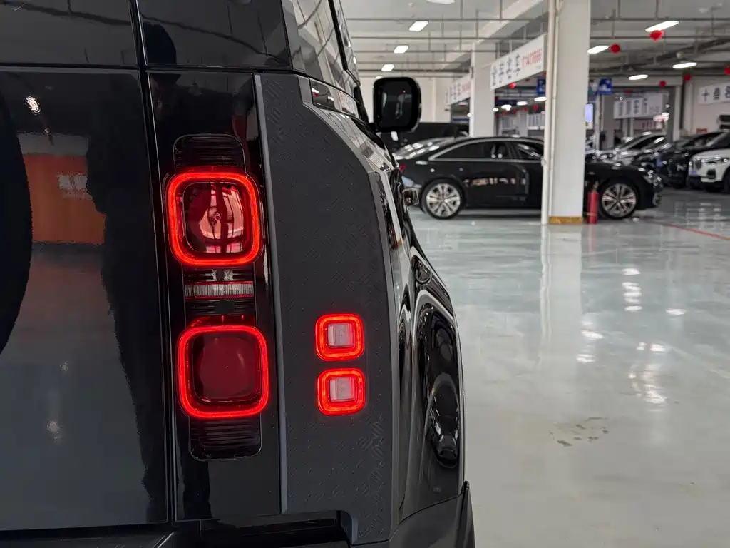 Land Rover Defender — миниатюра 8