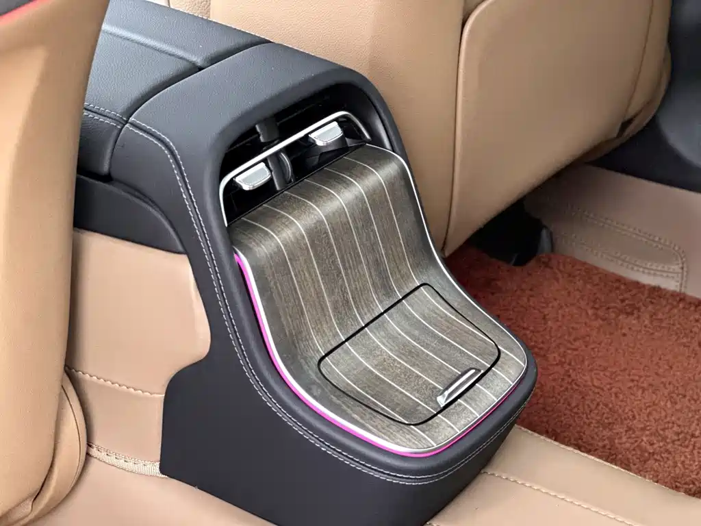 Mercedes-Benz E-Class — миниатюра 12