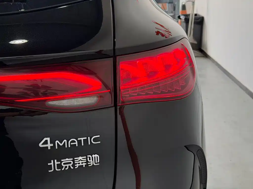 Mercedes-Benz EQE SUV — миниатюра 17