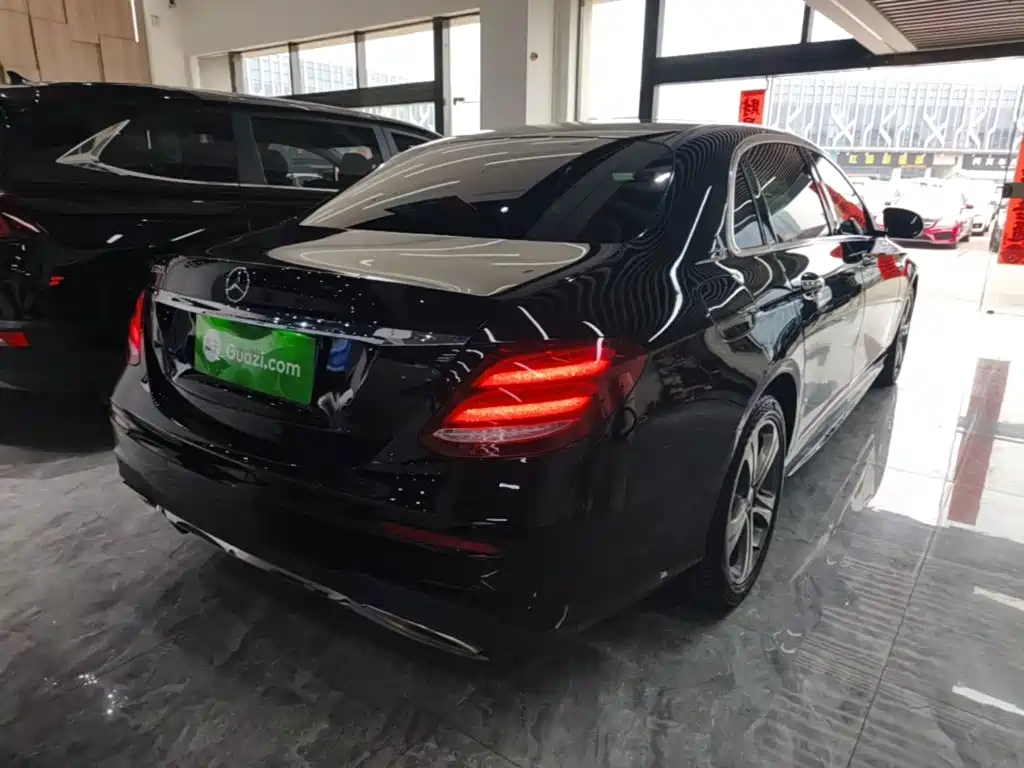 Mercedes-Benz E-Class — миниатюра 7