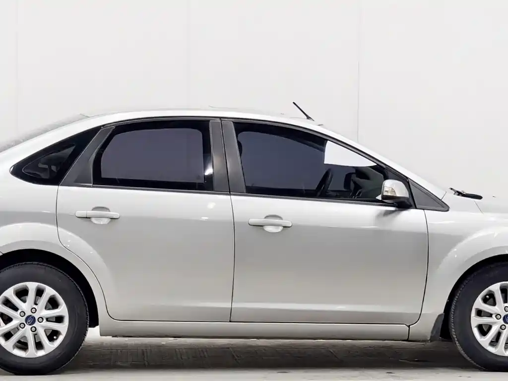 Ford Focus 2013 1.8L AT