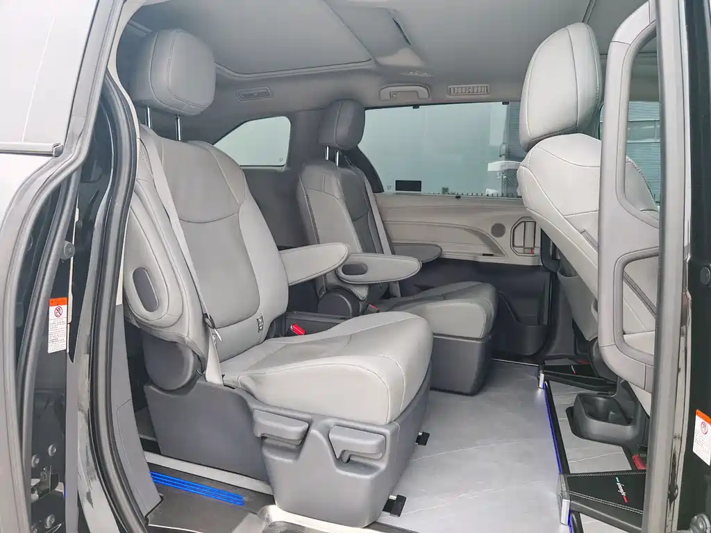 Toyota Granvia 2023 2.5L Luxury PLUS