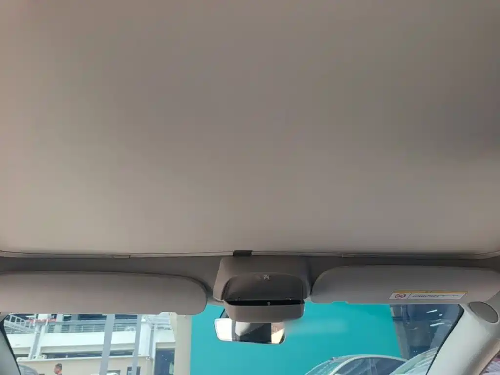 Tesla Model 3 — миниатюра 18