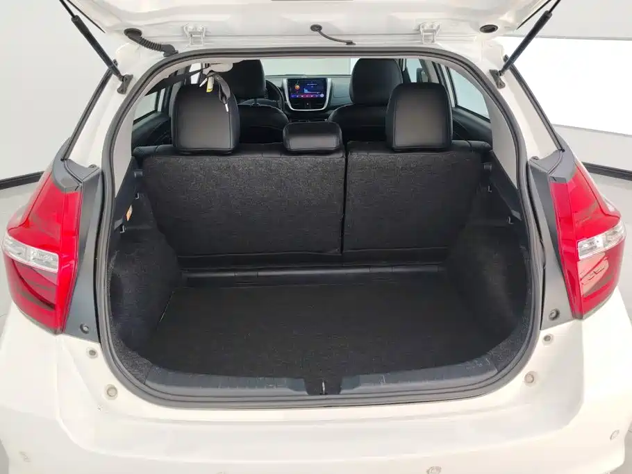 Toyota Yaris L — миниатюра 4