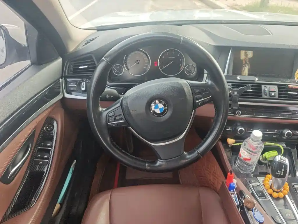 BMW 5 Series — миниатюра 12