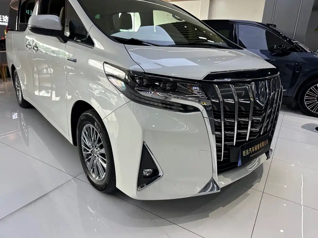Toyota Alphard — миниатюра 4