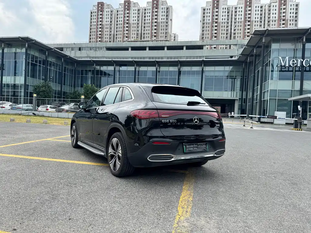 Mercedes-Benz EQE SUV — миниатюра 22