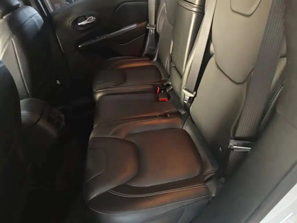 Jeep Cherokee — миниатюра 17