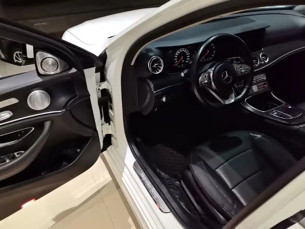 Mercedes-Benz E-Class — миниатюра 16
