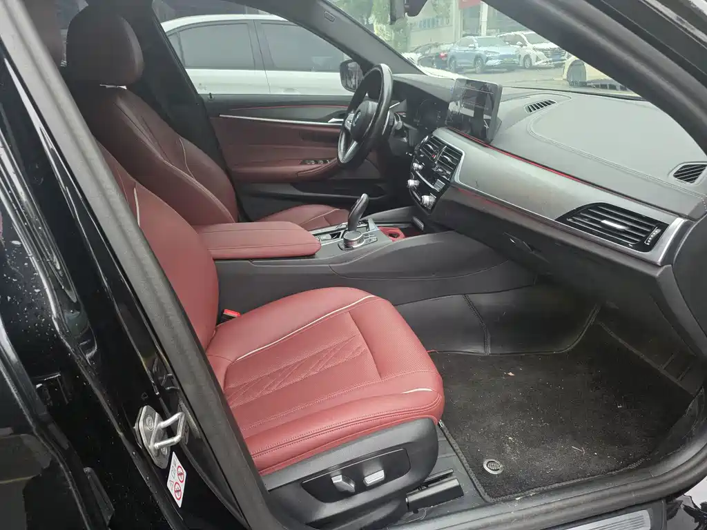 BMW 5 Series — миниатюра 19