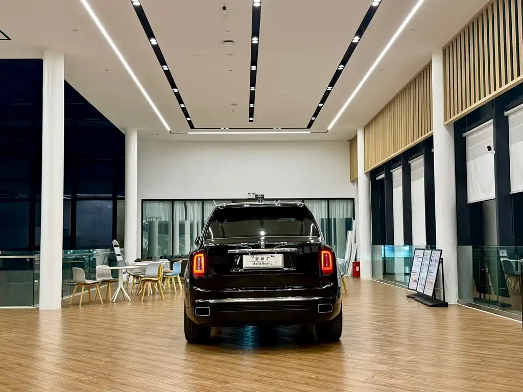 Rolls-Royce Cullinan 2024 мест