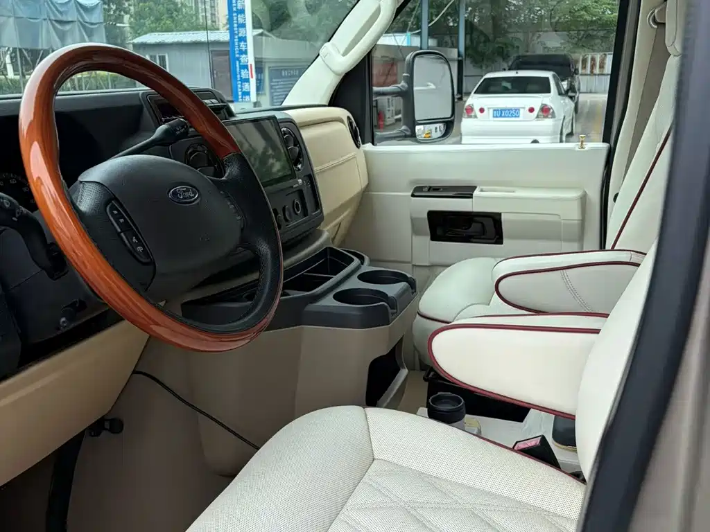 Ford E350 — миниатюра 7