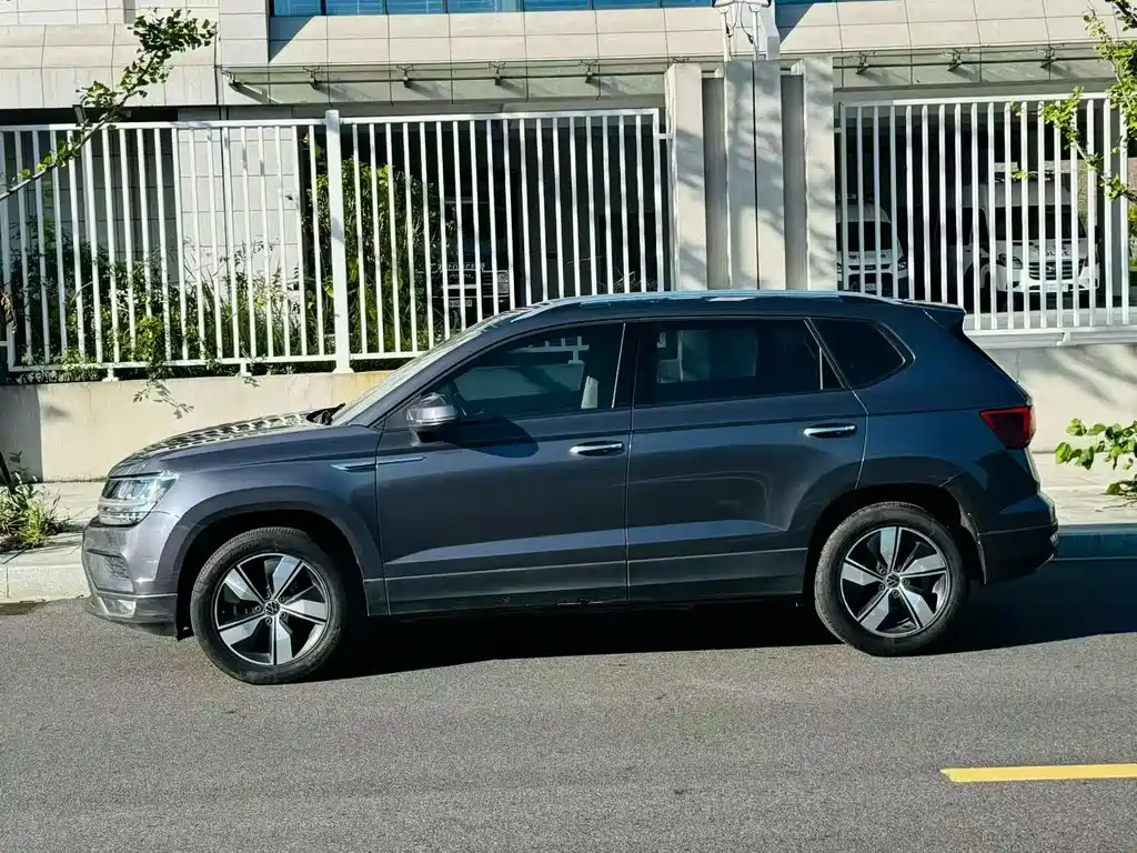 Volkswagen Tharu — миниатюра 2