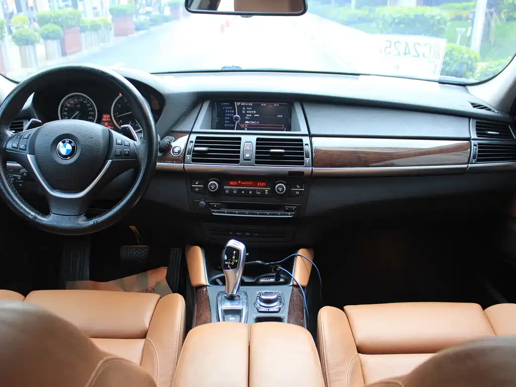 BMW X6 — миниатюра 9