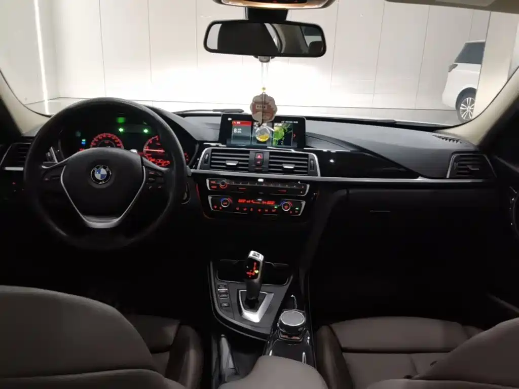 BMW 3 Series — миниатюра 10
