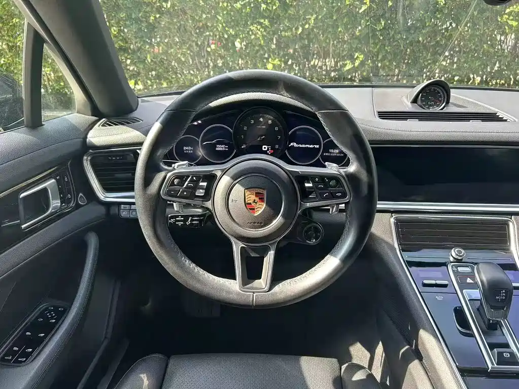 PORSCHE PANAMERA
