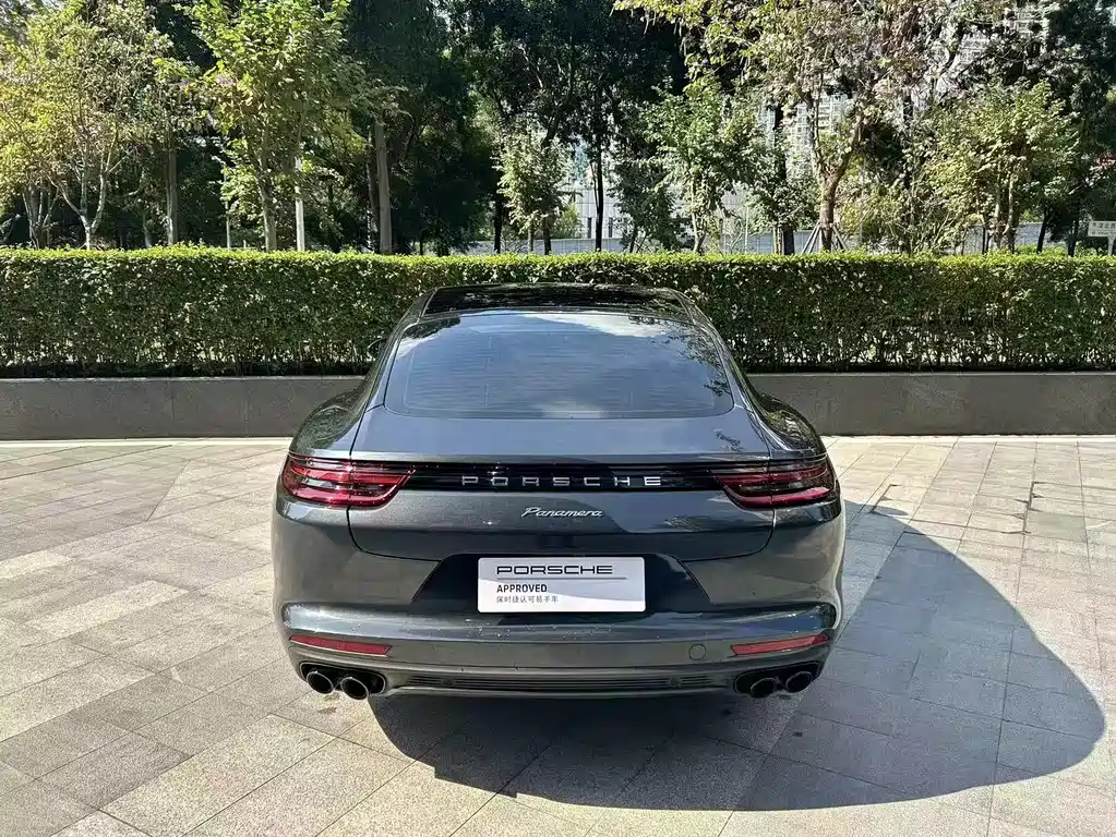 PORSCHE PANAMERA