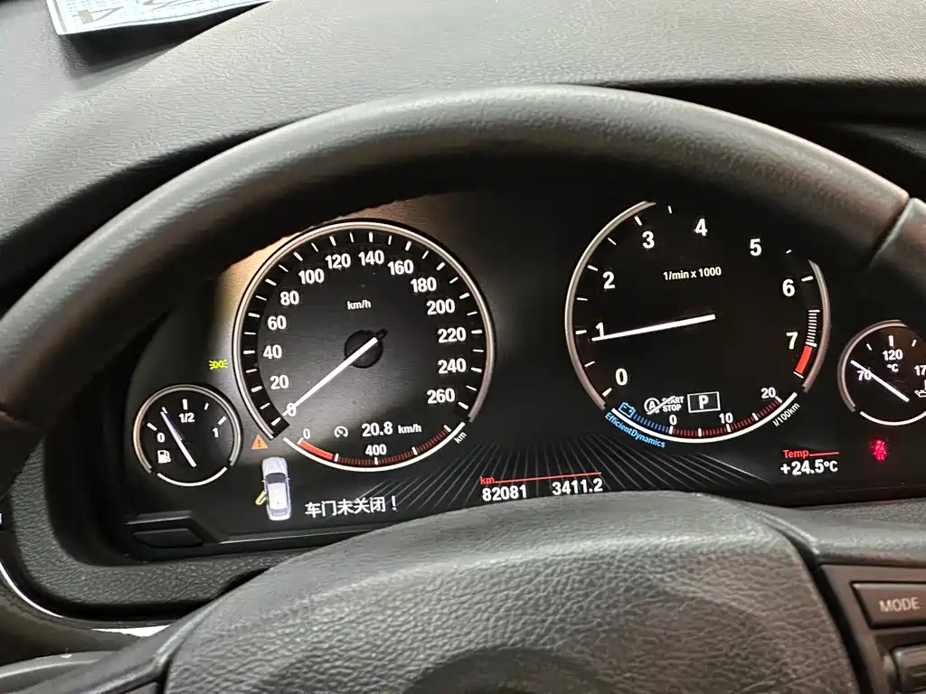 BMW 5 Series GT 5 GT 2014 528i Lead