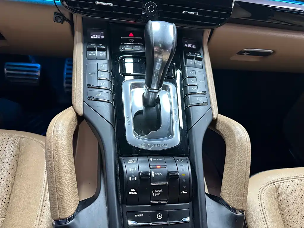 Porsche Cayenne — миниатюра 14