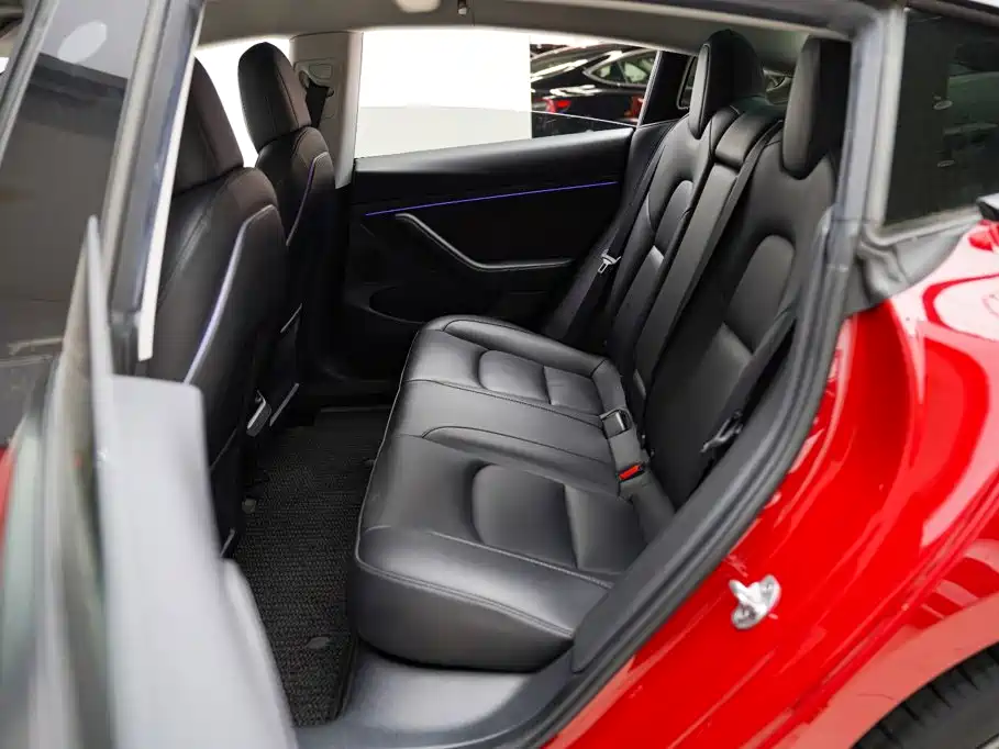 Tesla Model 3 — миниатюра 4