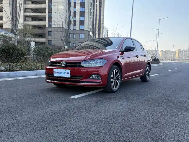 VOLKSWAGEN POLO