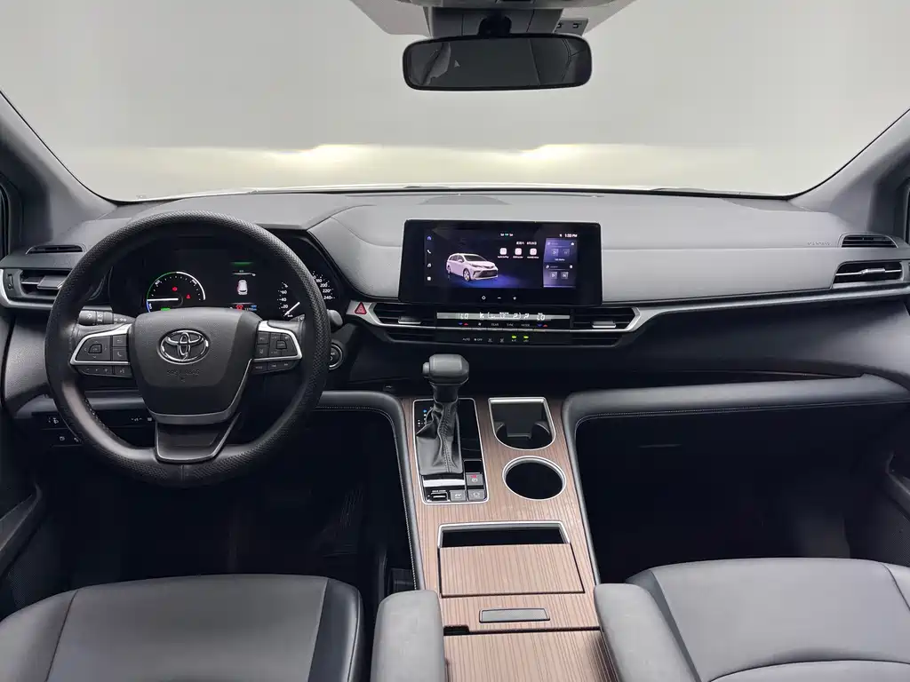 Toyota Granvia — миниатюра 13