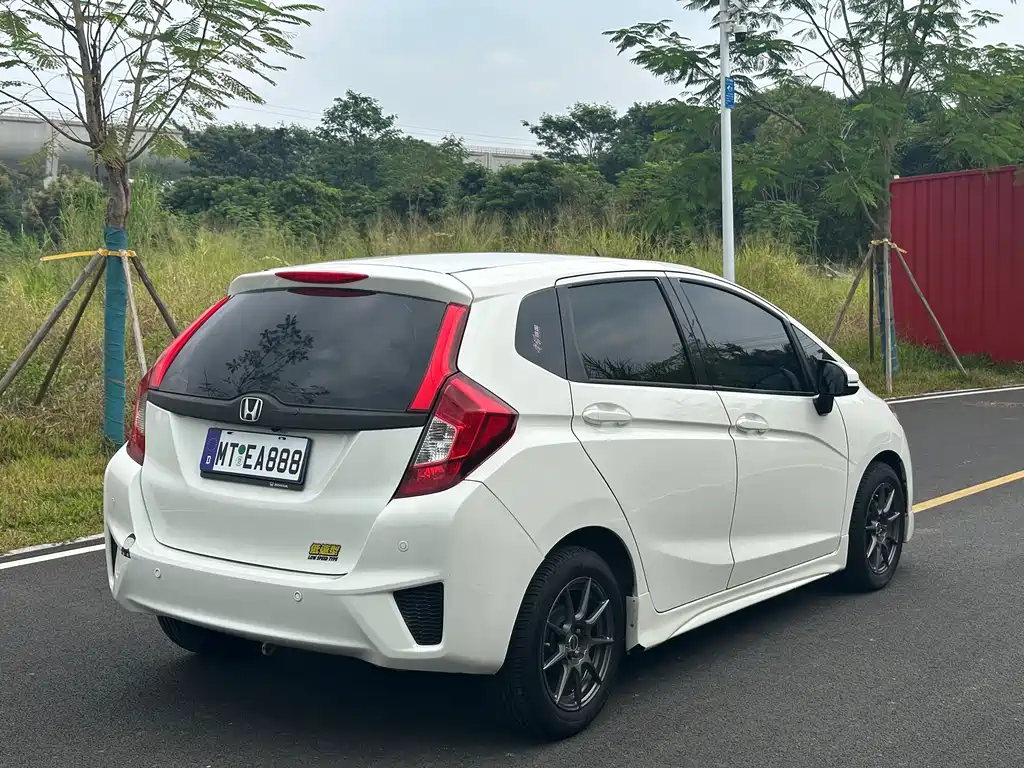Honda Fit — миниатюра 9