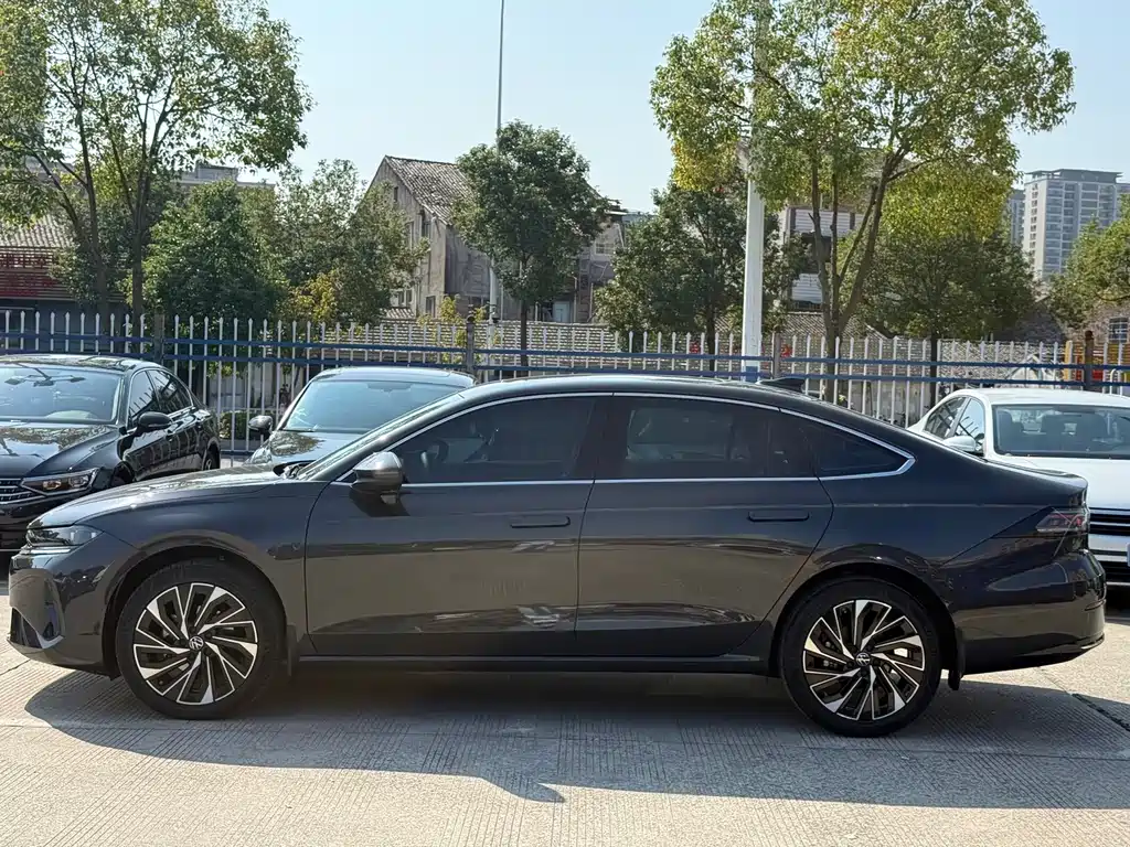 Volkswagen Sagitar — миниатюра 4