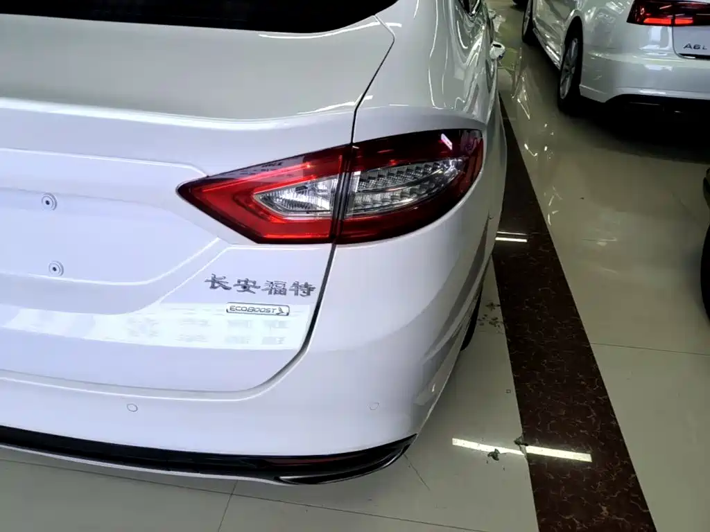 Ford Mondeo — миниатюра 8