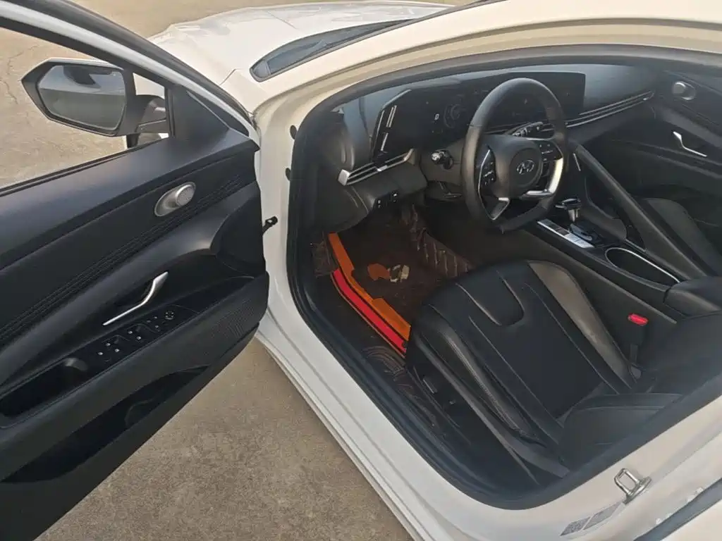 Hyundai Elantra — миниатюра 16