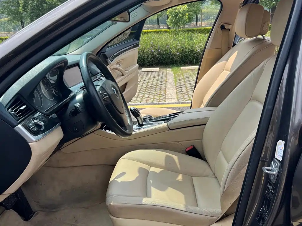 BMW 5 Series — миниатюра 6