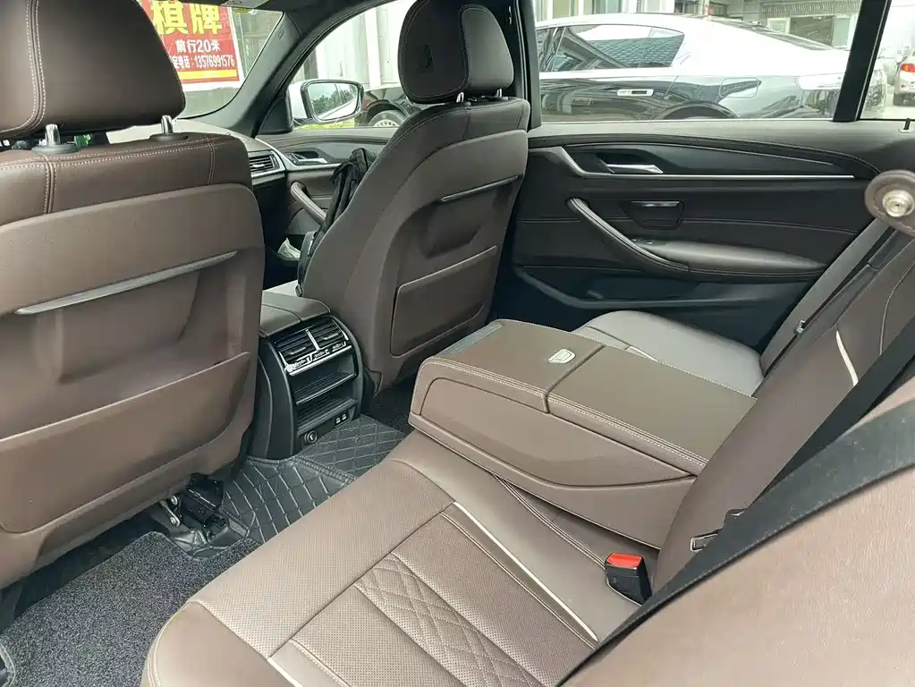BMW 5 Series New Energy — миниатюра 4