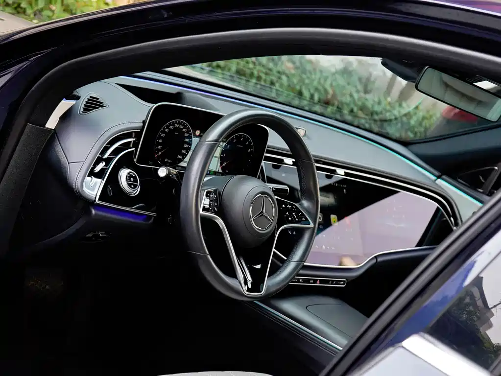Mercedes-Benz E-Class — миниатюра 9