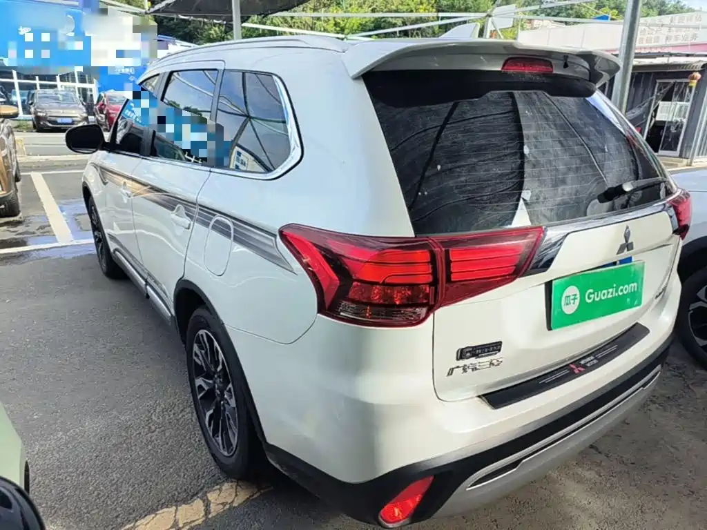 Mitsubishi Outlander — миниатюра 5