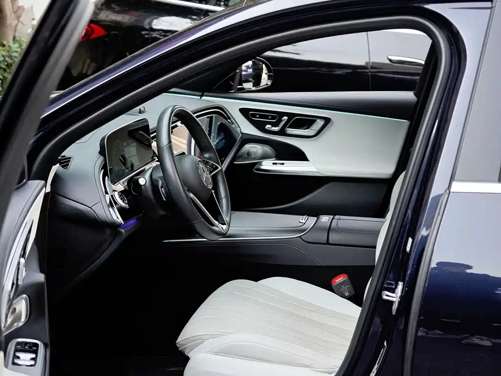 Mercedes-Benz E-Class — миниатюра 8