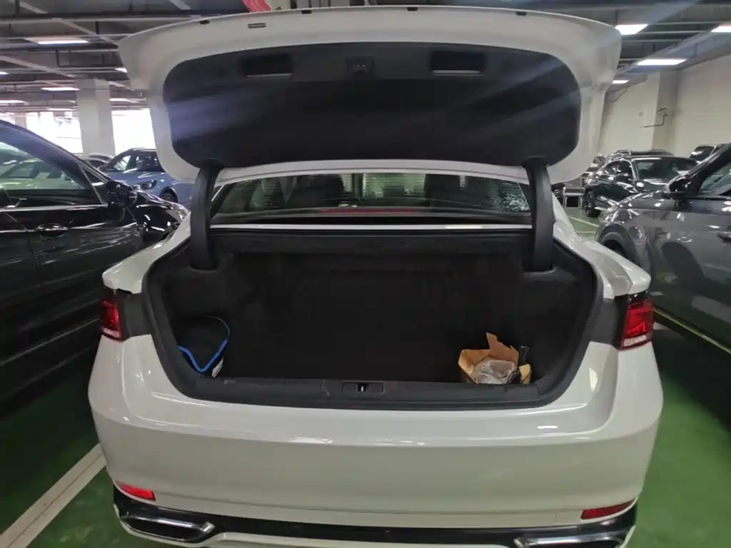 Geely Borui Hybrid — миниатюра 19