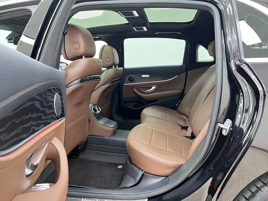 Mercedes-Benz E-Class — миниатюра 9