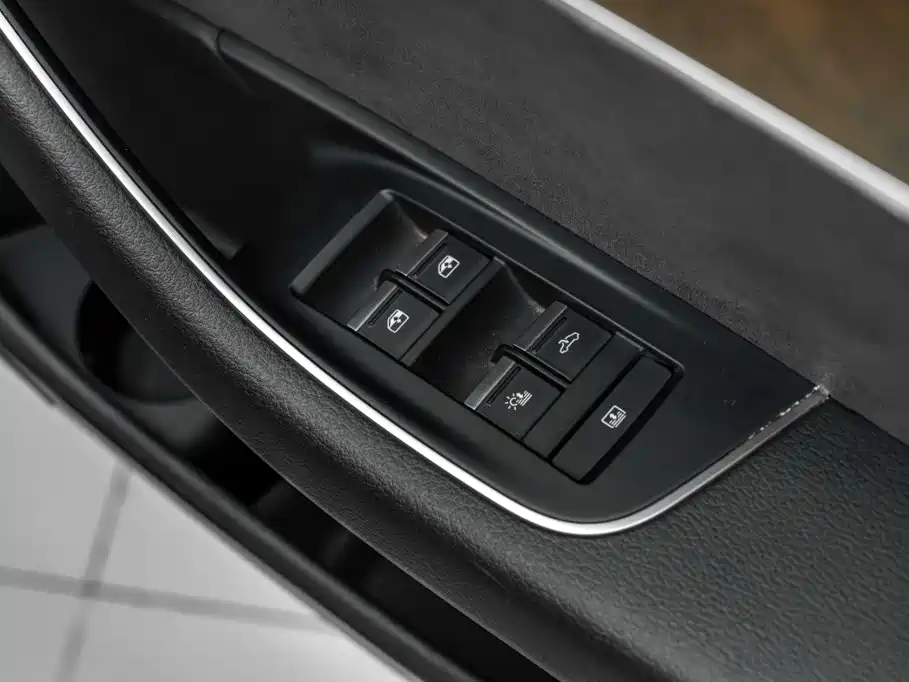 Audi A8 — миниатюра 30