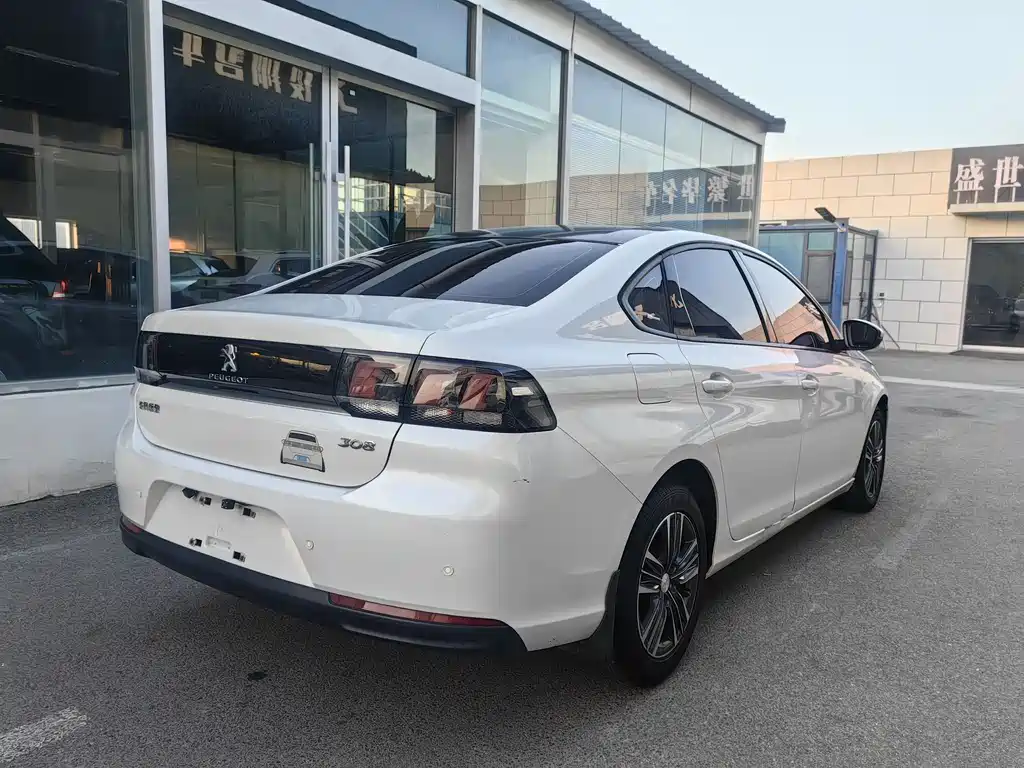 Peugeot 308 2016 1.6L AT Fashion
