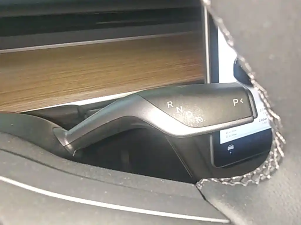 Tesla Model Y — миниатюра 14