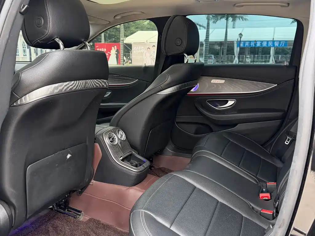 Mercedes-Benz E-Class — миниатюра 5